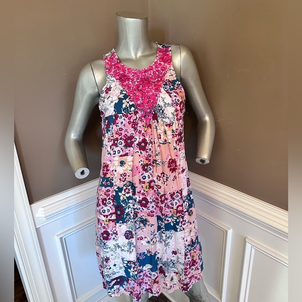 NWT SAVANNA JANE Shift Multicored Floral  Shift Dress Sz S Sleeveless